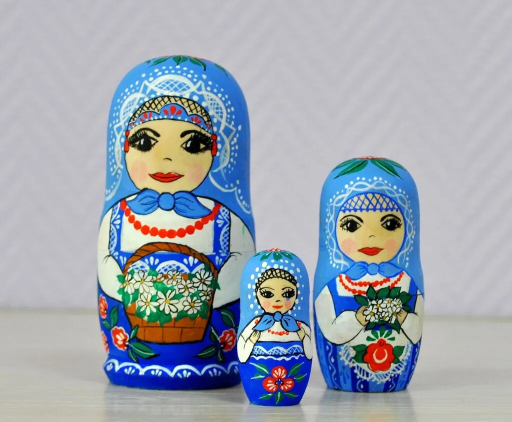 4а - Матрешка, 2020г., дерево, гуашь, лак Городецкая роспись